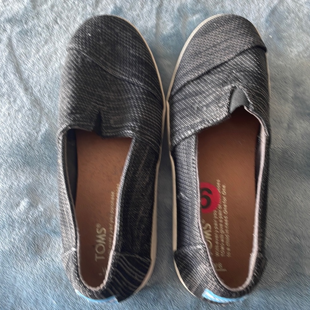 Toms black sneakers